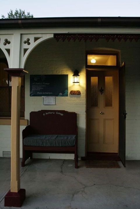 A Settler's Cottage - Darwin Holiday 1