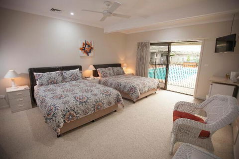 Batemans Bay Manor - Darwin Holiday 3