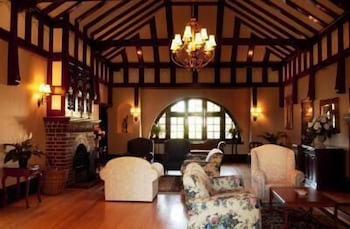 Petersons Armidale Winery & Guesthouse - Darwin Holiday 4