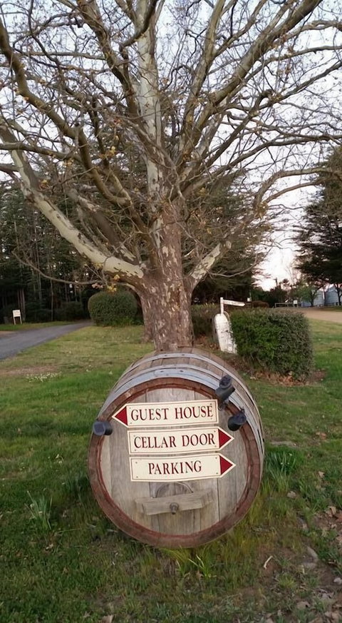 Petersons Armidale Winery & Guesthouse - Darwin Holiday 1