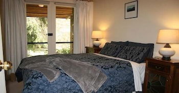 Wombat Hills Cottages - Darwin Holiday 3