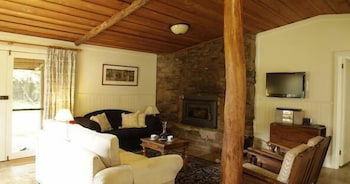 Wombat Hills Cottages - Darwin Holiday 4