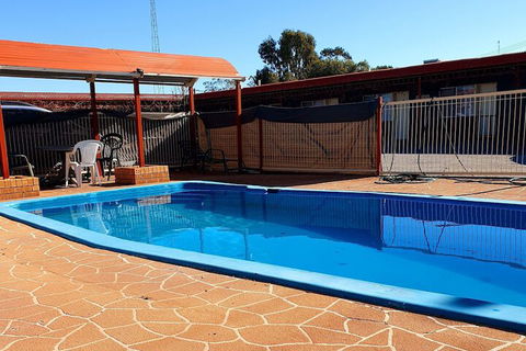 Ardeanal Motel West Wyalong - Darwin Holiday 2