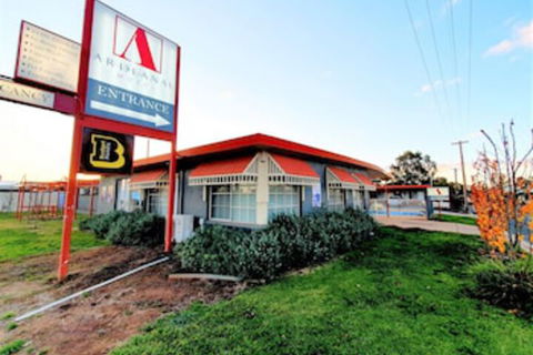 Ardeanal Motel West Wyalong - Darwin Holiday 0