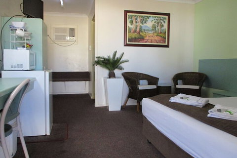 Longreach Motel - Darwin Holiday 7