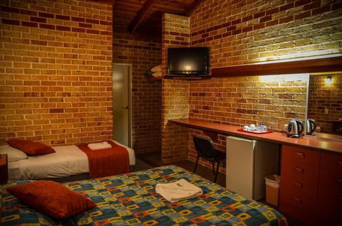 Beenleigh Village Motel - Darwin Holiday 6