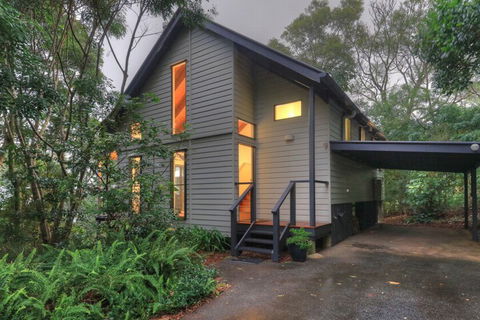 Montville Misty View Cottages - Darwin Holiday 6