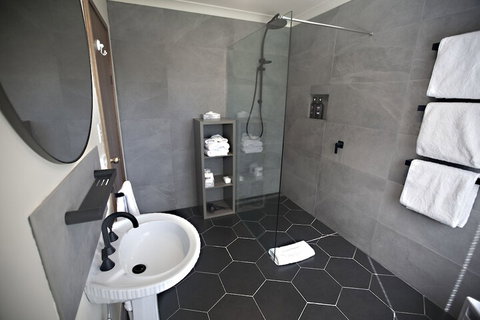 The Shingles Riverside Cottages - Darwin Holiday 6