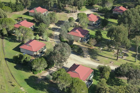 Lakes Entrance Country Cottages - Darwin Holiday 1