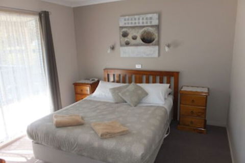 Lakes Entrance Country Cottages - Darwin Holiday 0