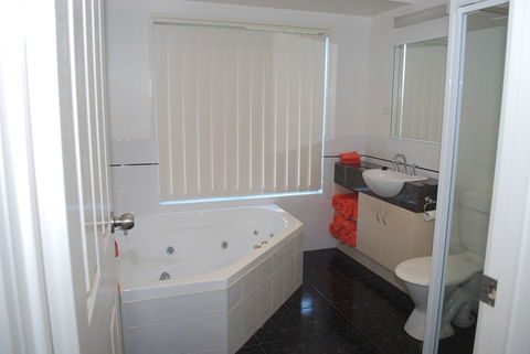 Lookout Holiday Units - Darwin Holiday 4