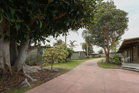Lazy Acre Log Cabins - Darwin Holiday 4
