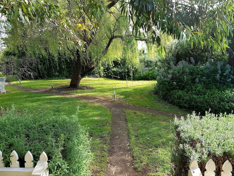 Clonmara Country House & Cottages - Darwin Holiday 0