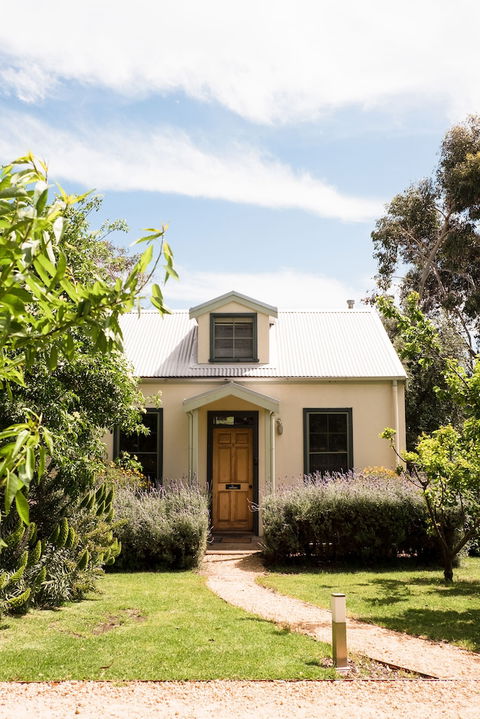 Clonmara Country House & Cottages - Darwin Holiday 3