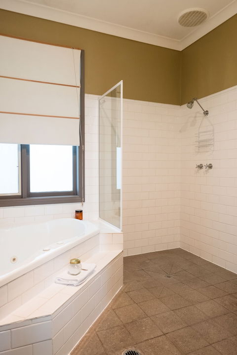 Clonmara Country House & Cottages - Darwin Holiday 5