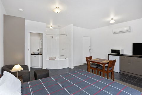 A1 Motels Port Fairy Motel And Apartments - Darwin Holiday 7