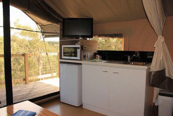 Lorne Bush House Cottages & Eco Retreats - Darwin Holiday 4