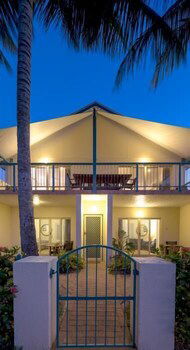 Sails On Horseshoe - Darwin Holiday 1