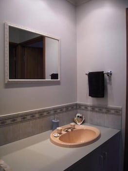 Barossa Country Cottages - Darwin Holiday 4