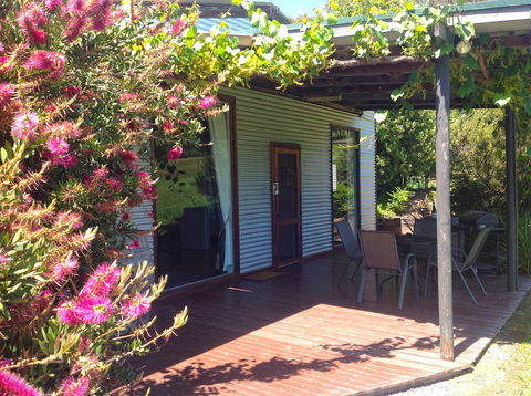 Valley Farm Vineyard Cottages - Darwin Holiday 6