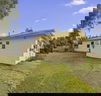 Giants Table and Cottages - Darwin Holiday