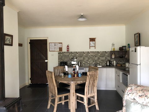 St Helens Country Cottages - Darwin Holiday 3