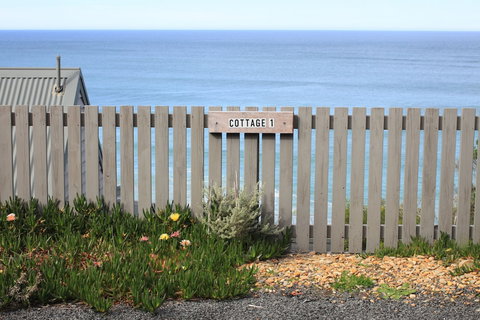 Points South By The Sea - Darwin Holiday 1