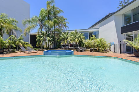 Palm Court Motor Inn - Darwin Holiday 6