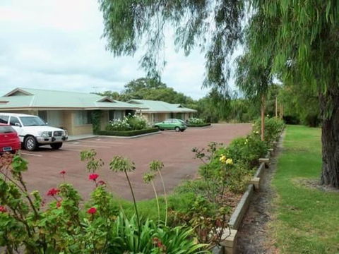 Emu Point Motel & Apartments - Darwin Holiday 1