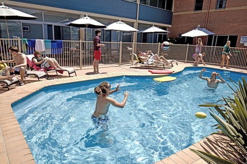 Coffs Harbour YHA Hostel / Backpackers - Darwin Holiday 3