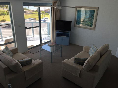 Breakers Apartments Mollymook - Darwin Holiday 2