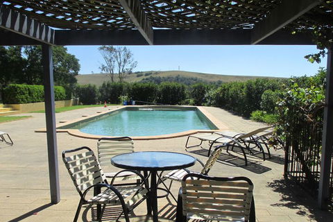 Tranquil Vale Vineyard & Cottages - Darwin Holiday 1