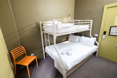 Melbourne Central YHA Hostel - Darwin Holiday 2