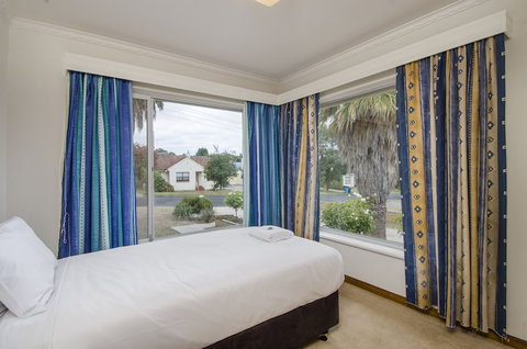 The Commodore - Darwin Holiday 5