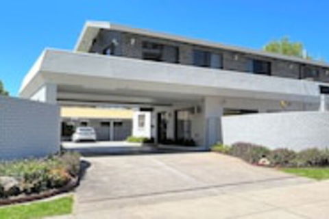 Albury Garden Court Motel - Darwin Holiday 0