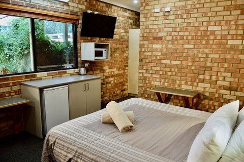 Edge Of The Forest - Darwin Holiday 4