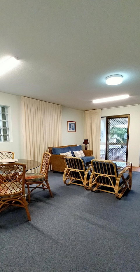 Camargue Beachfront Apartments - Darwin Holiday 6