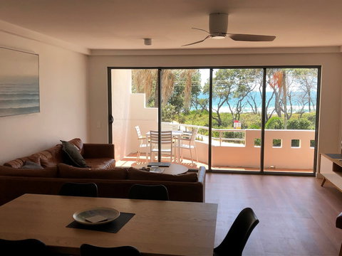 Camargue Beachfront Apartments - Darwin Holiday 5