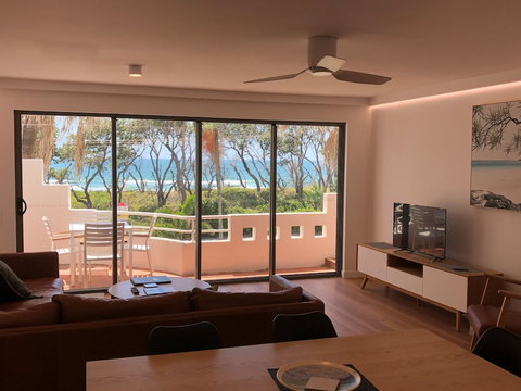 Camargue Beachfront Apartments - Darwin Holiday 3