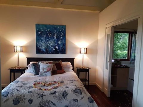 Outlook Hill Vineyard Cottages - Darwin Holiday 5