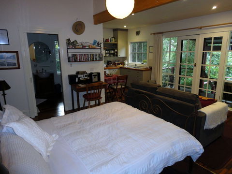 Stones Throw Cottage Bed & Breakfast - Darwin Holiday 1