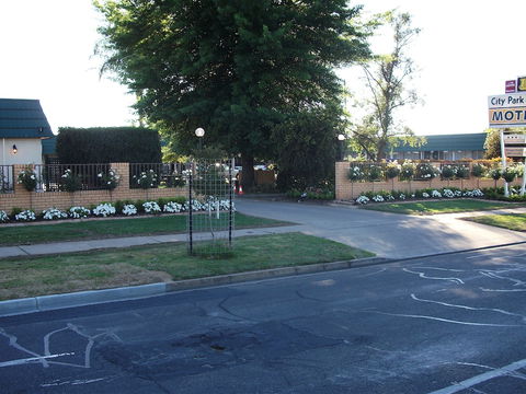 City Park Motel & Apartments - Darwin Holiday 0