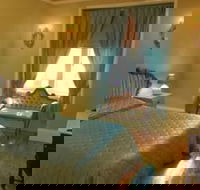 Leura Lady - Darwin Holiday