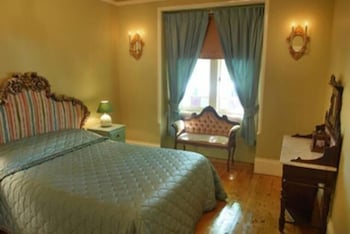 Leura Lady - Darwin Holiday 0