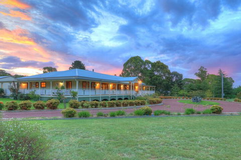 Logger's Rest - Darwin Holiday 4