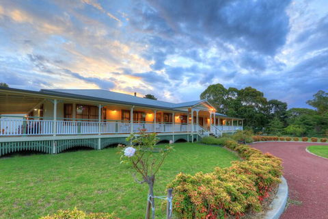 Logger's Rest - Darwin Holiday 2