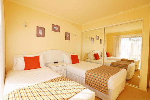 Ocean Breakers - Darwin Holiday 0