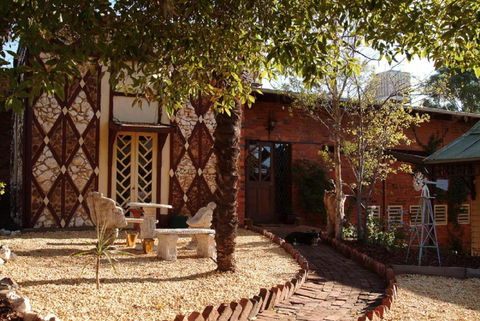 Diamond House Heritage Restaurant & Motor Inn - Darwin Holiday 4