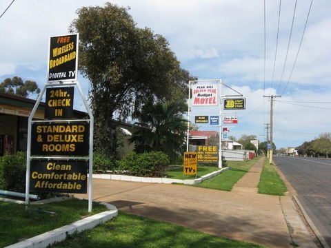 Peak Hill Golden Peak Budget Motel - Darwin Holiday 2