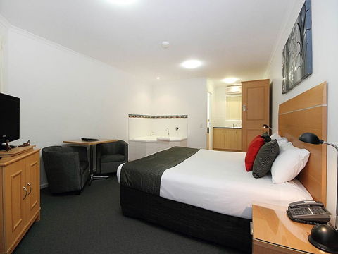 Browns Plains Motor Inn - Darwin Holiday 1